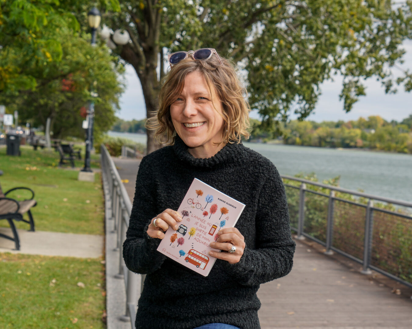 Autrice originaire de Mont-Saint-Hilaire, Karine Glorieux vient de faire paraître le roman L’année où je suis sortie de mon aquarium, inspiré de son propre séjour passé à Londres il y a 30 ans afin de retrouver ses repères. Photo François Larivière | L’Œil Régional ©