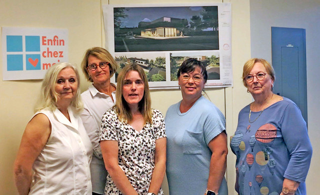 Les membres du comité d’Enfin chez moi, Lise Dambremont, Francine Sansoucy, Manon Morin, Maryse Labonté et Jocelyne Auger. Photo gracieuseté