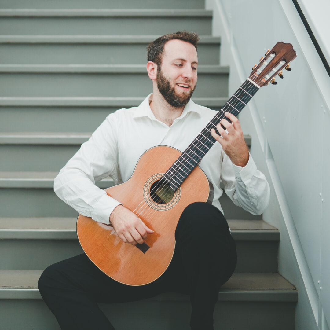 Le guitariste Adam Cicchillitti. Photo gracieuseté