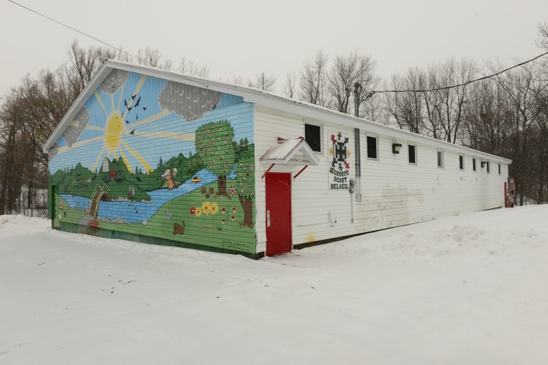 Le contrat pour la démolition du pavillon Lanctôt, l’ancien local du 21e Groupe scout de Belœil, a été accordé il y a quelques semaines. Il va laisser place à du stationnement pour l’espace culturel Aurèle-Dubois lorsque celui-ci sera réaménagé, dès 2025. Photothèque | L’Œil Régional ©