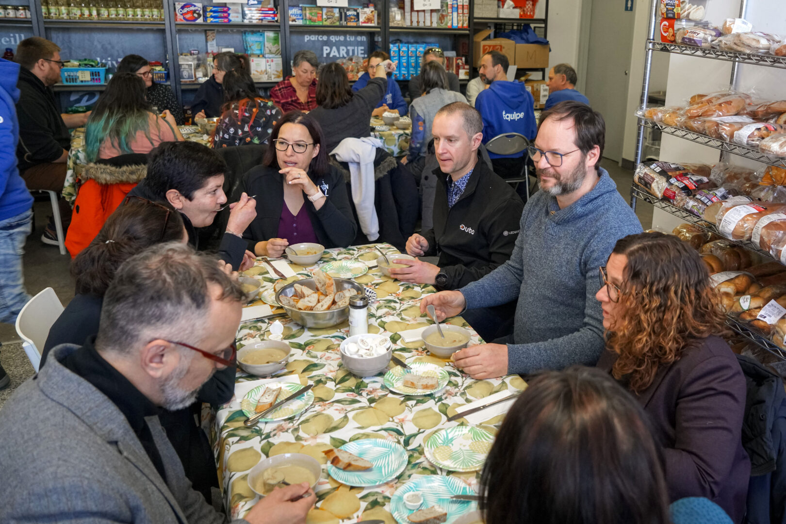 Le Resto-Pop a repris du service le 22 janvier, en présence de certains élus de la région. Photo François Larivière | L’Œil Régional ©