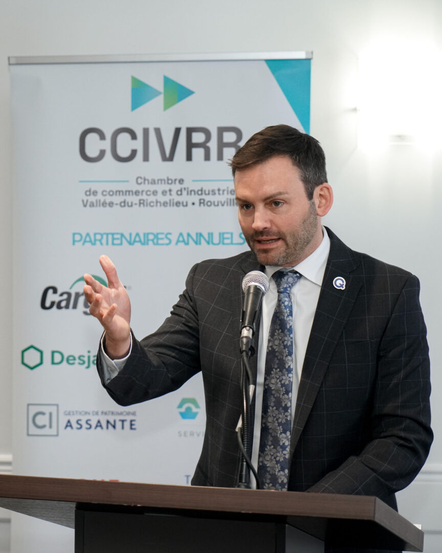 Le chef du Parti québécois, Paul St-Pierre Plamondon, était l’invité de la CCIVRR le 31 janvier devant une salle comble au Rive Gauche très réceptive. Photo François Larivière | L’Œil Régional ©