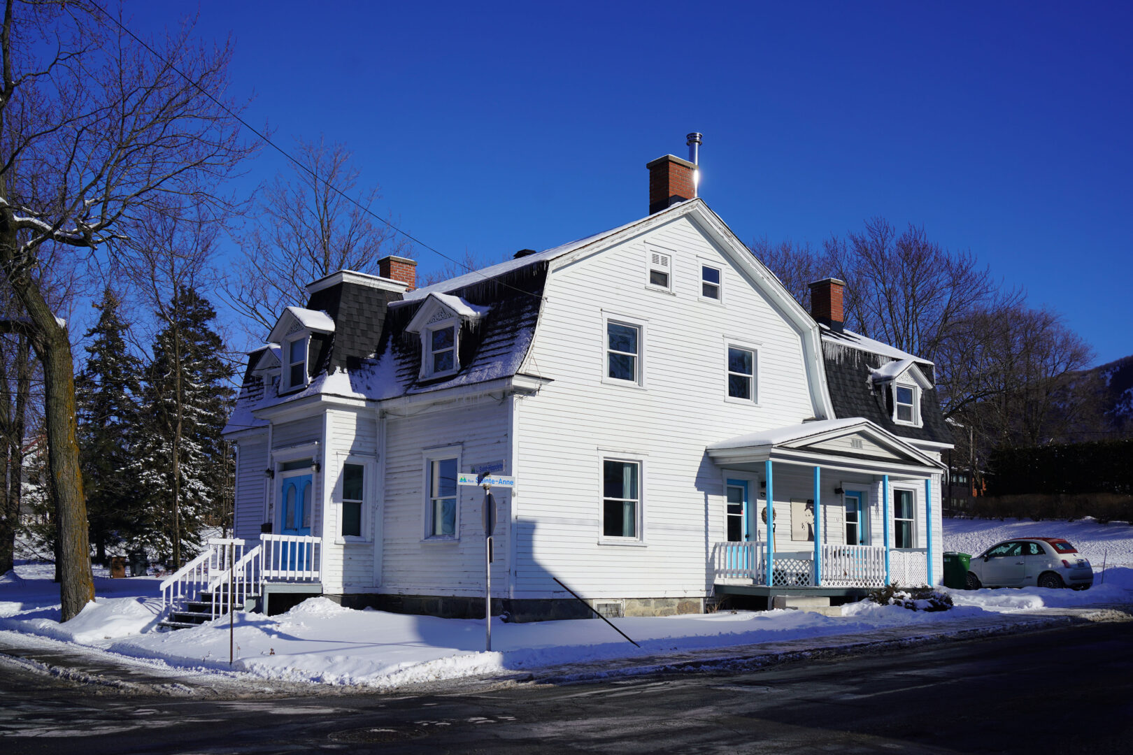 Le triplex projeté aurait été construit à côté du 37 rue Sainte-Anne. Photo François Larivière | L’Œil Régional ©