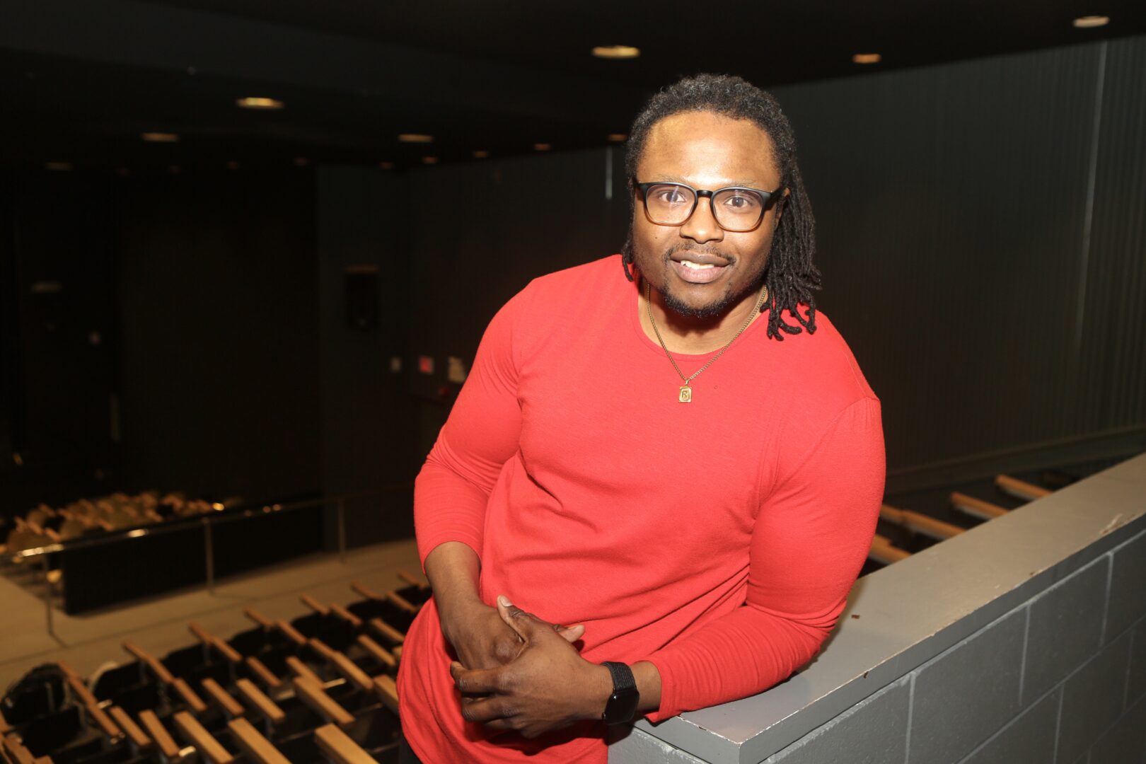 Ruben Brutus est le nouveau directeur musical et artistique des Jeunes Voix du Cœur, transmettant sa passion à plus d'une quarantaine de jeunes depuis l'automne dernier.
Photo Robert Gosselin | L'Œil Régional ©