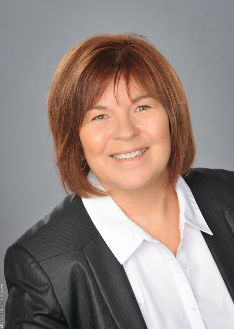 Hélène Gosselin se lance en politique municipale en se présentant dans le district 5 de Belœil avec le parti Belœil, c’est nous!. Photo Christian Hébert