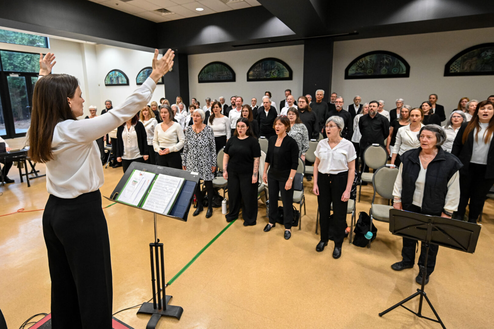 Les 23 et 25 mai, le Chœur de la Montagne, dirigé par Catherine Le Saulnier, sera à l’église Saint-Matthieu, dans le Vieux-Belœil, pour y présenter son concert dédié au répertoire de Rossini, incluant à la fois ses célèbres opéras et ses « péchés de vieillesse ». Photo François Larivière | L’Œil Régional ©