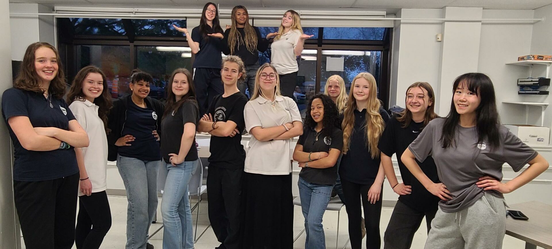Plus d’une quinzaine d’élèves de l’école Ozias-Leduc, accompagnés par quelques-uns de leurs enseignants, ont travaillé sur la comédie musicale Un monde à changer, qui sera présenté à la salle polyvalente de l’école les 24 et 25 mai prochains. Photo gracieuseté