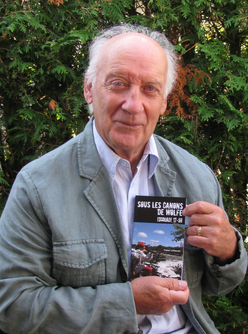 L’auteur Viateur Lefrançois présente un ouvrage destiné au public adolescent. Photo gracieuseté