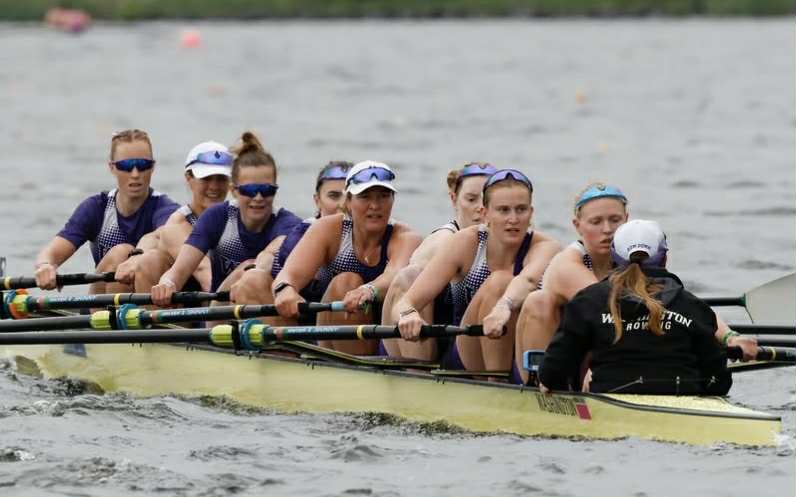 Marilou Duvernay-Tardif (à gauche) avec ses coéquipières de l’Université de Washington. Photo Washington Rowing