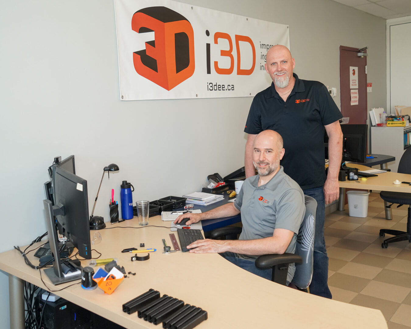 Gabriel Gosselin et Éric Harvey dans les locaux de i3Dée. Photo François Larivière | L’Œil Régional ©