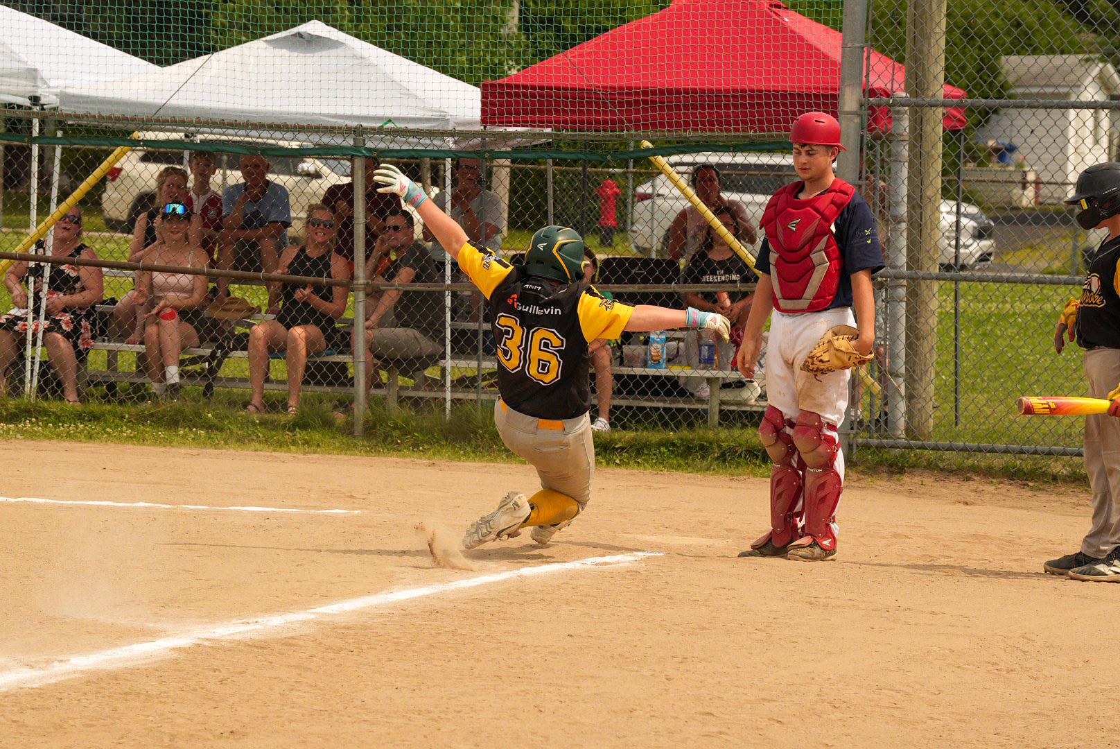 Un total de 29 équipes se sont inscrites au tournoi de baseball de Belœil. Photo Adam Bolestridge | L’Œil Régional ©
