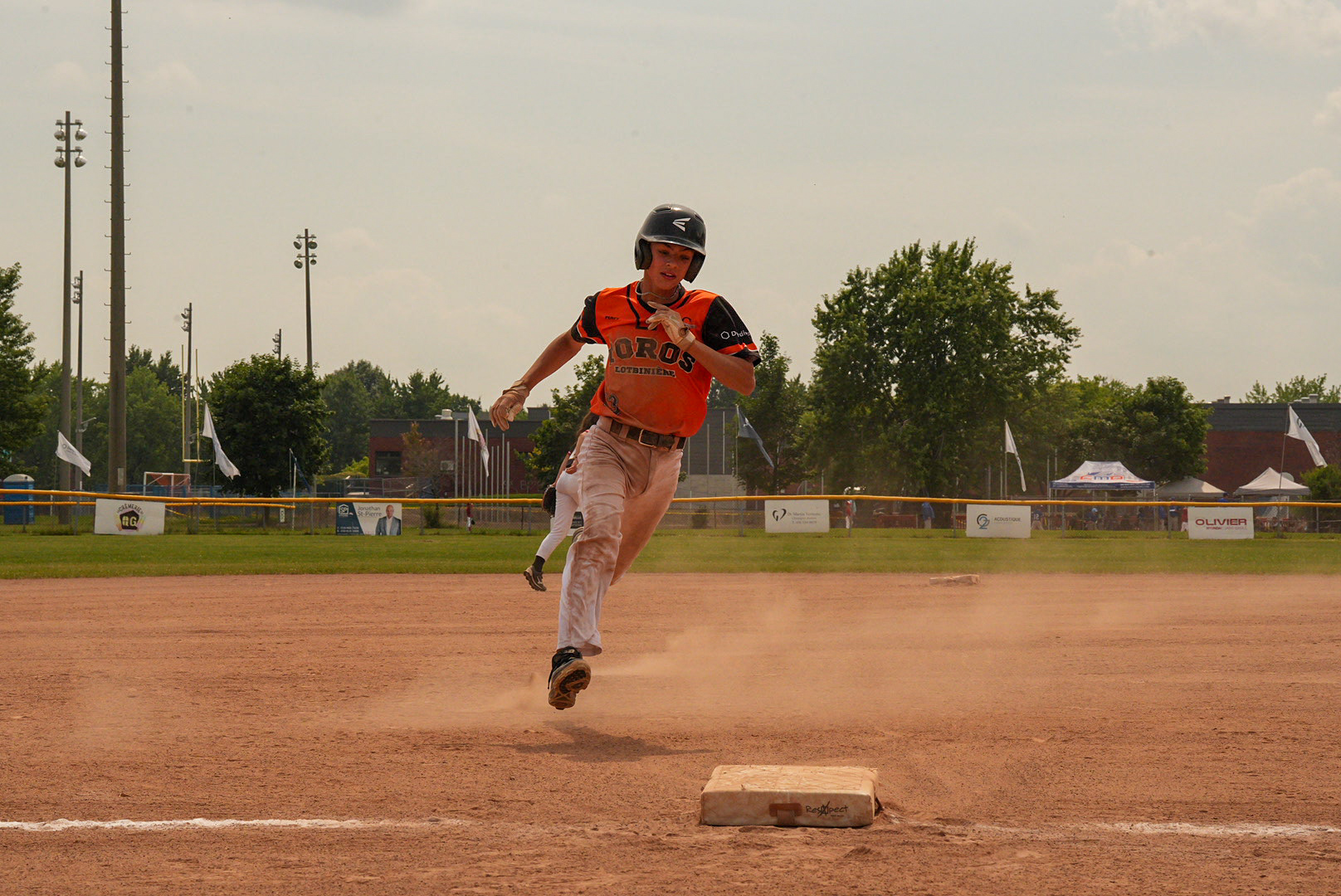 Les Toros de Lotbinière 15U A ont volé la victoire aux Braves de Belœil par un point en finale. Photo Adam Bolestridge | L’Œil Régional ©