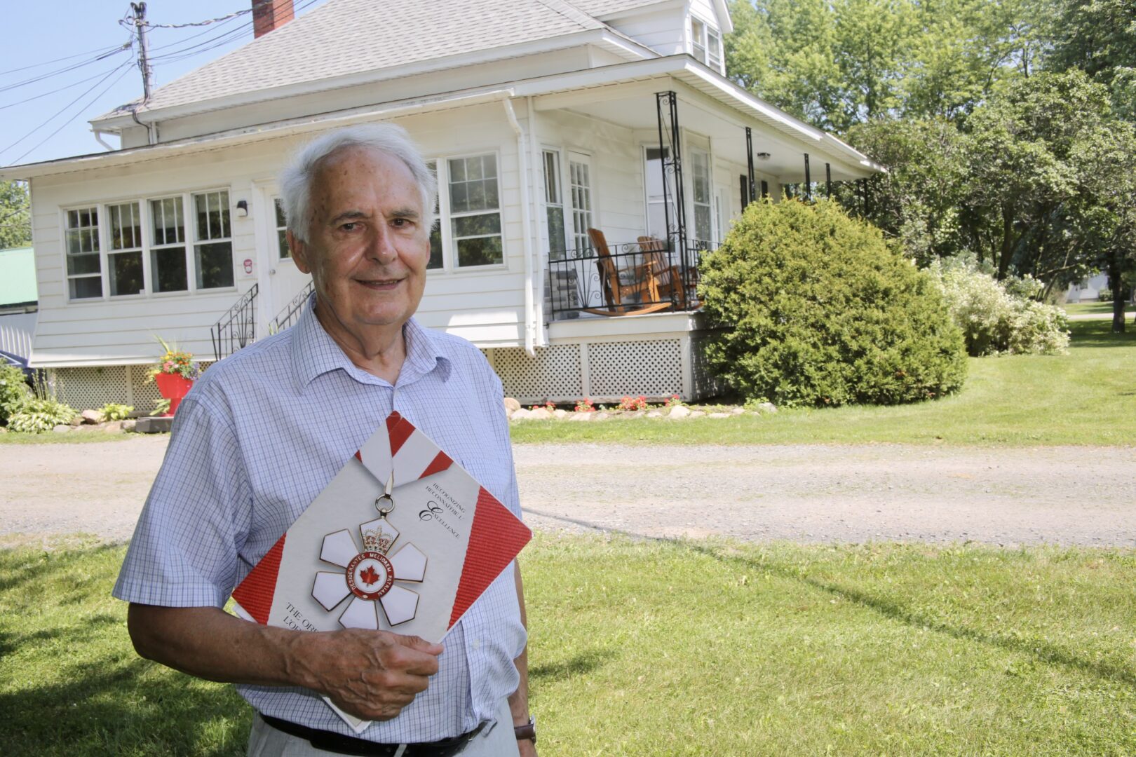 En plus d’être intronisé au Temple de la renommé de l’agriculture du Québec, cet automne, l’entrepreneur Gérard Trudeau a déjà obtenu la médaille de l’Ordre du Canada, le 3 octobre 2024. Photo gracieuseté