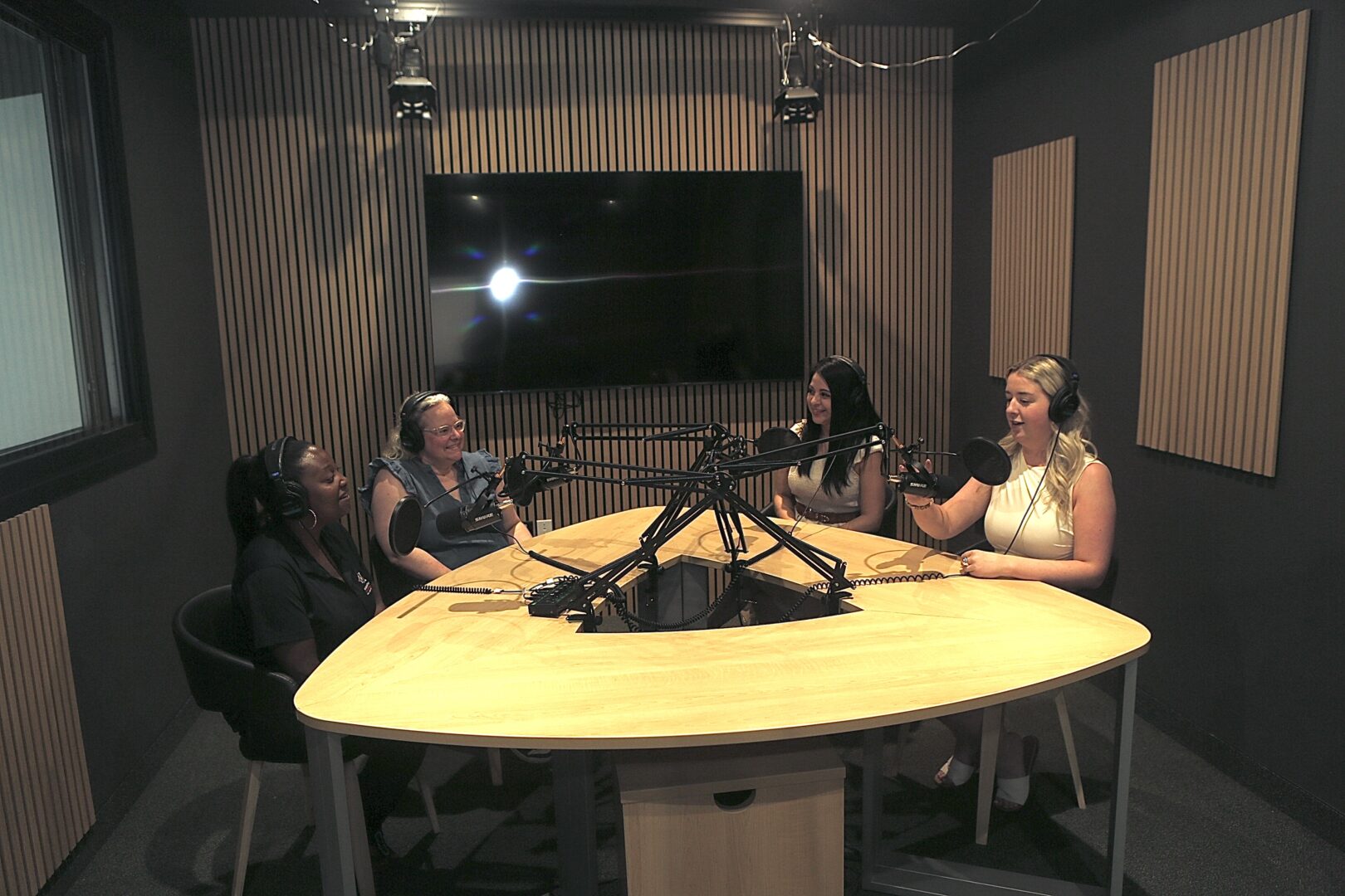 L'offre de services de la Zone IC inclut un espace balado qu'il est possible de louer pour enregistrer des podcasts dans un milieu professionnel, mais convivial.
Photo Robert Gosselin | L'Œil Régional ©