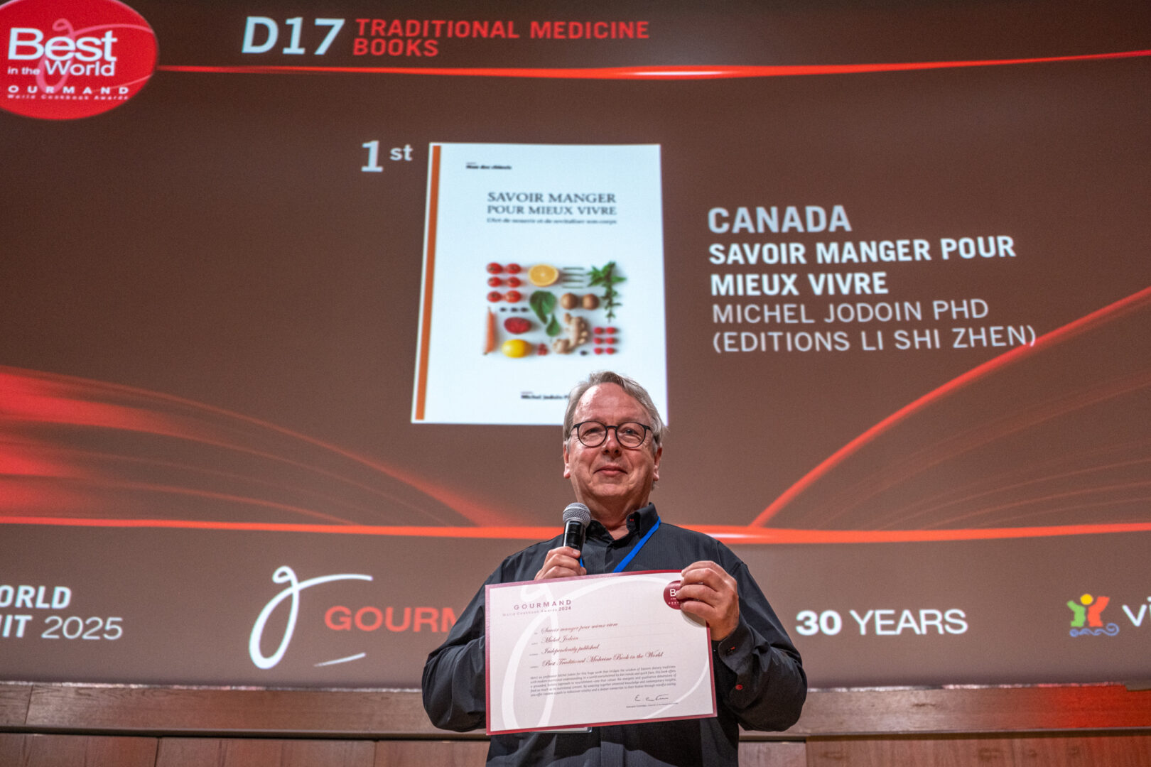 Michel Jodoin, acupuncteur à Belœil, a reçu un double hommage en juin dernier alors que deux de ses livres ont été salués par les Gourmand World Cookbook Awards. Photothèque | L’Œil Régional ©