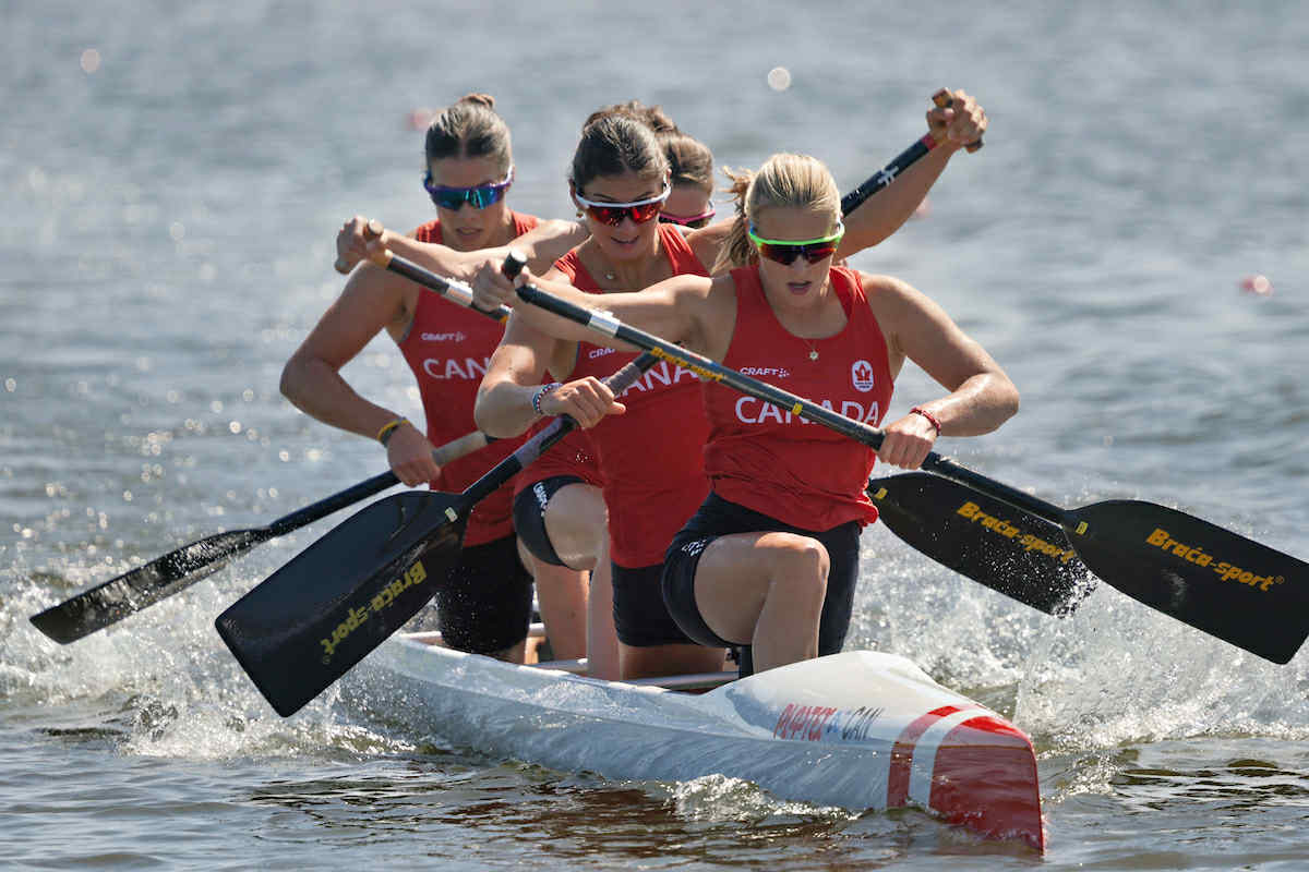 Amélie (deuxième) et ses trois partenaires ont remporté le Junior C4 500m.
Paddle Photography / CKC��