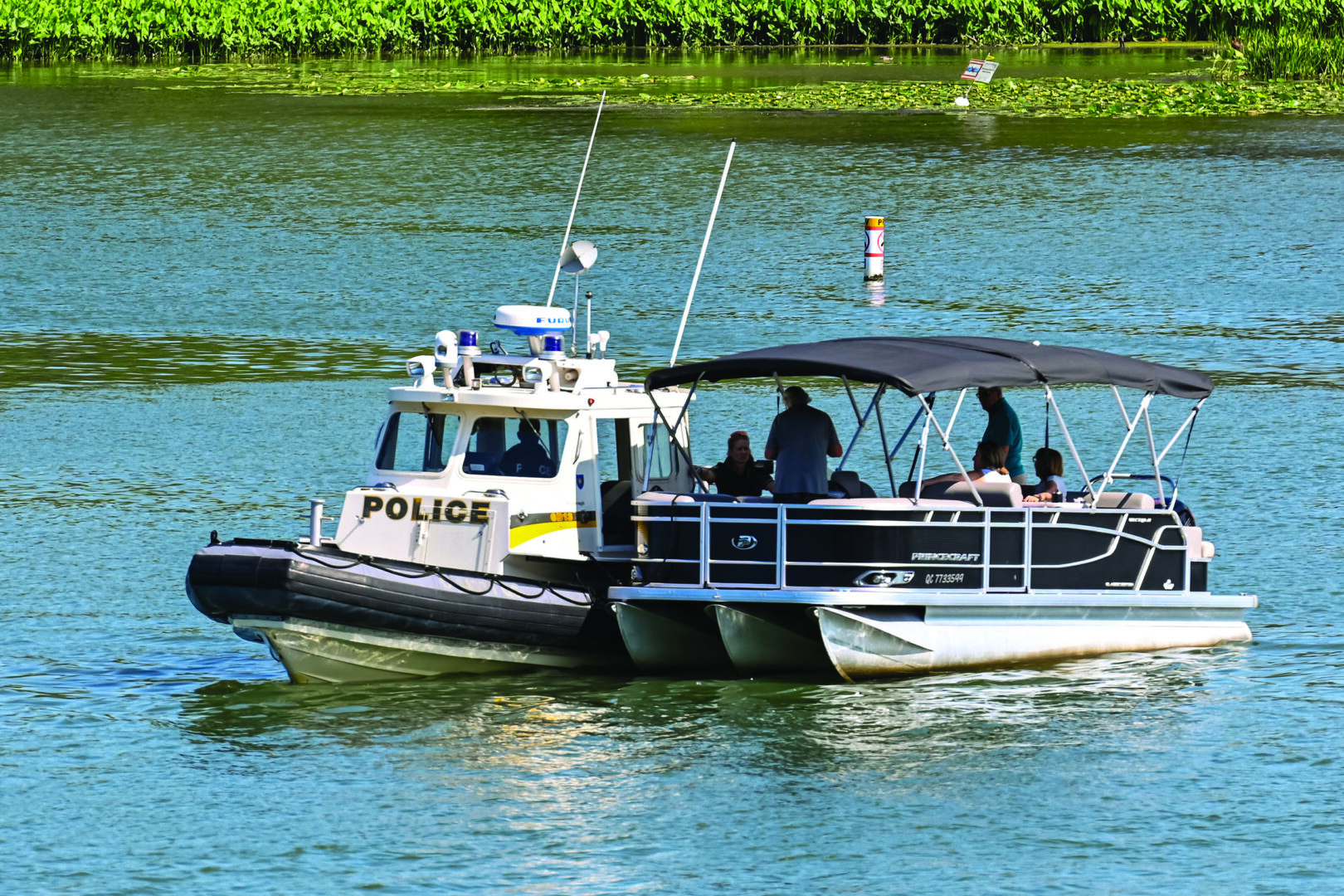 Depuis le début de l’été, l’escouade nautique de la Sûreté du Québec a effectué une dizaine de sorties dans un tronçon de 20 km visé par de nouvelles limites de vitesse. Sept constats pour la vitesse ont d’ailleurs été remis en date du 31 juillet. Photo François Larivière | L’Œil Régional ©