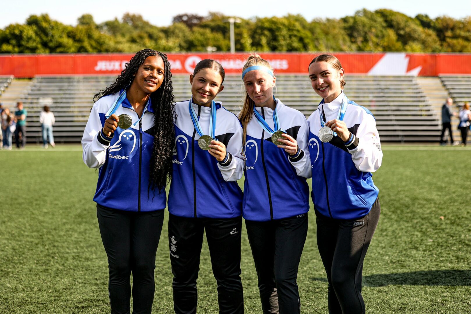 Les quatre membres du Club de soccer de Longueuil, Aïdé Poku, Olivia Chartier, Éléonore Blouin et Méliane Berthe. Photo gracieuseté