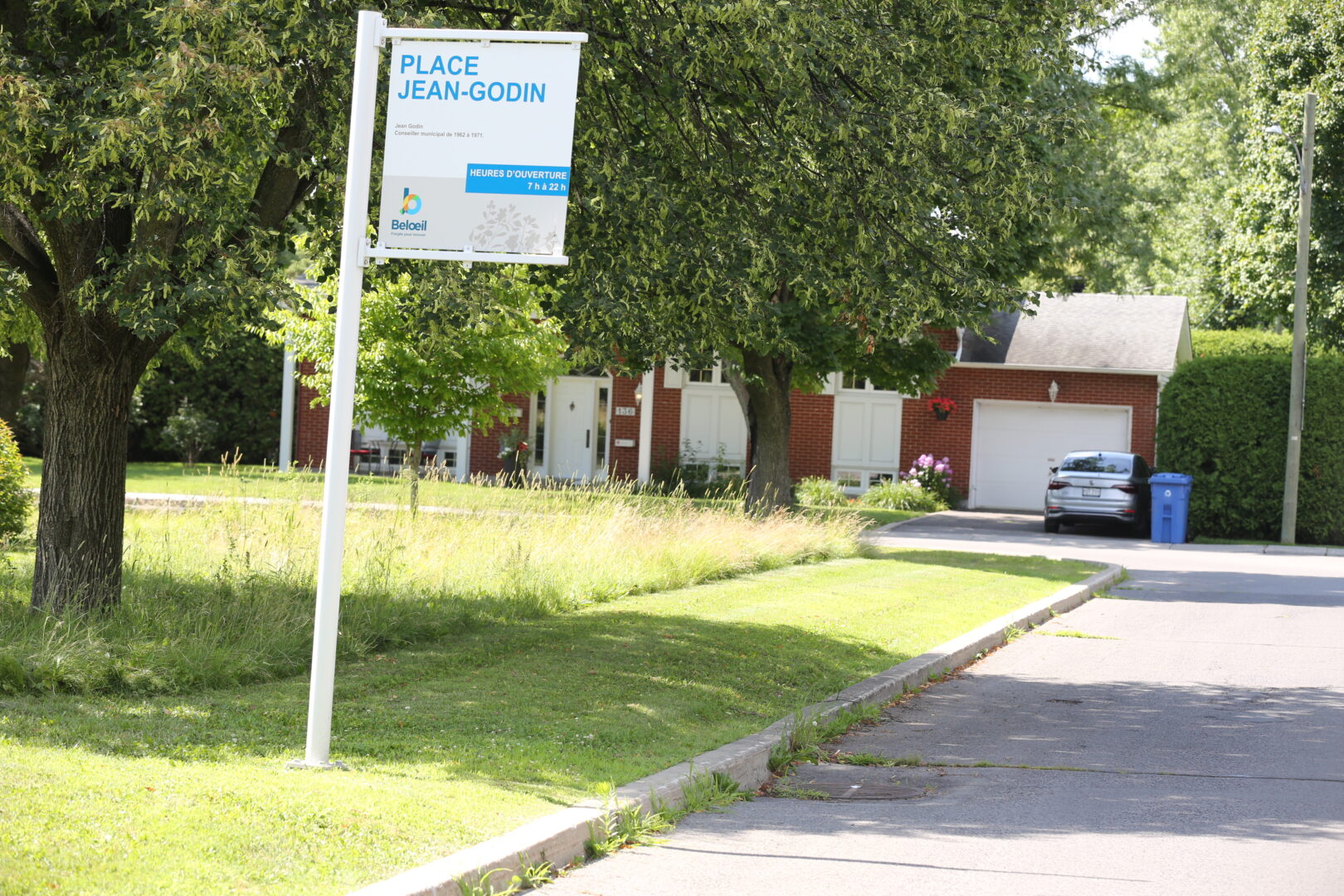 Belœil a finalement annoncé la suspension de son initiative de gestion différenciée dans ses parcs et espaces verts jusqu’à la fin de l’été, ce qui veut dire que les pelouses de tous les parcs seront toutes tondues dans les prochaines semaines. Photothèque | L’Œil Régional ©