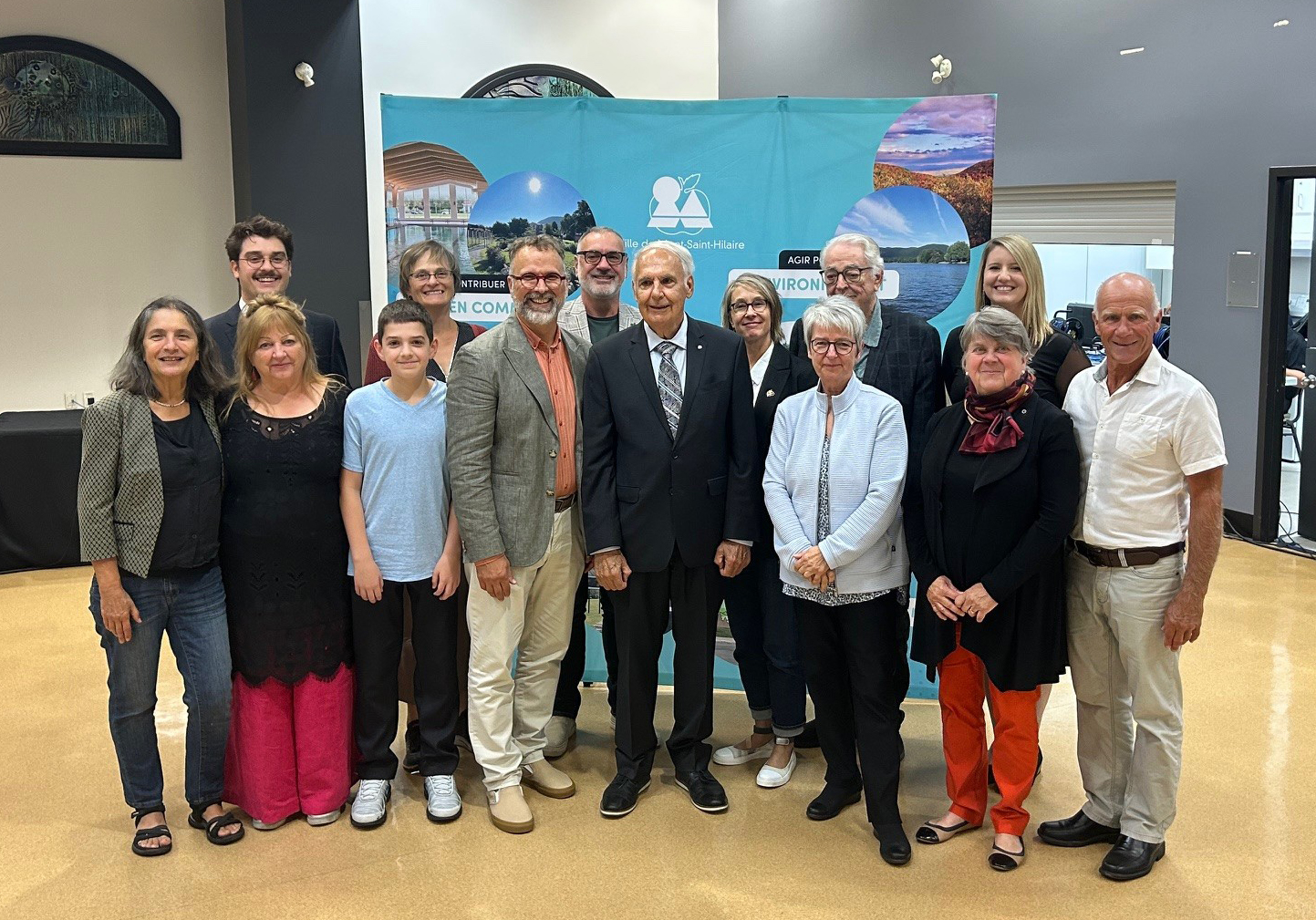 Huit citoyennes, citoyens et un organisme ont été honorés par la Ville de Mont-Saint-Hilaire lors de la cérémonie de Reconnaissance citoyenne 2025 pour leur contribution exceptionnelle à la vie communautaire, culturelle, sportive et sociale. Photo gracieuseté