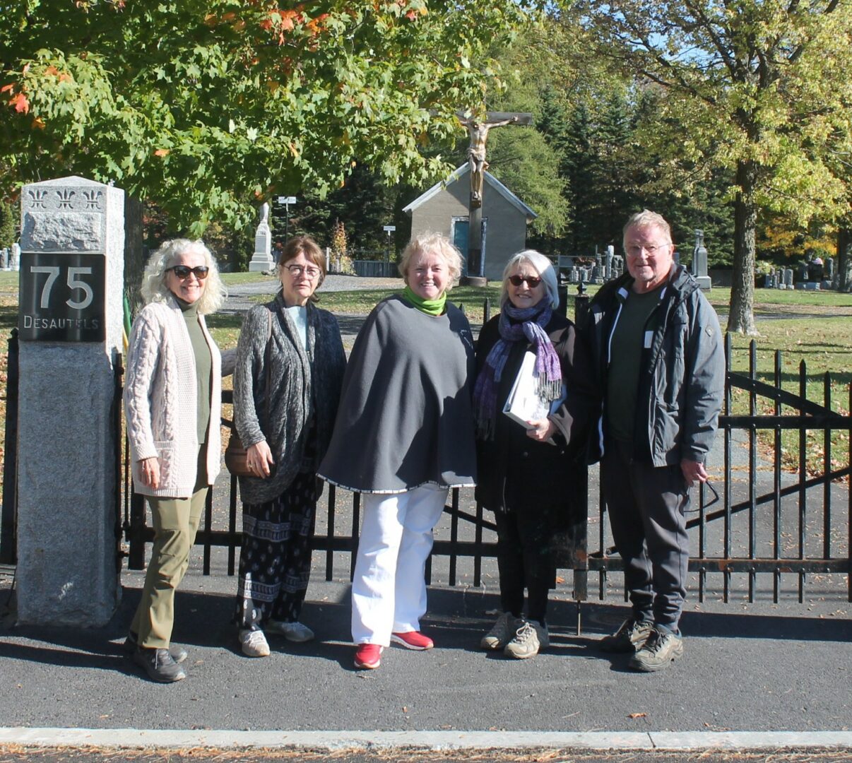 Les cinq guides bénévoles de Patrimoine hilairemontais : Yolande Valiquette, Nicole Lécuyer, Sylvie Demers, Johanne Richer et Jean-Pierre Dufresne.
Photo gracieuseté