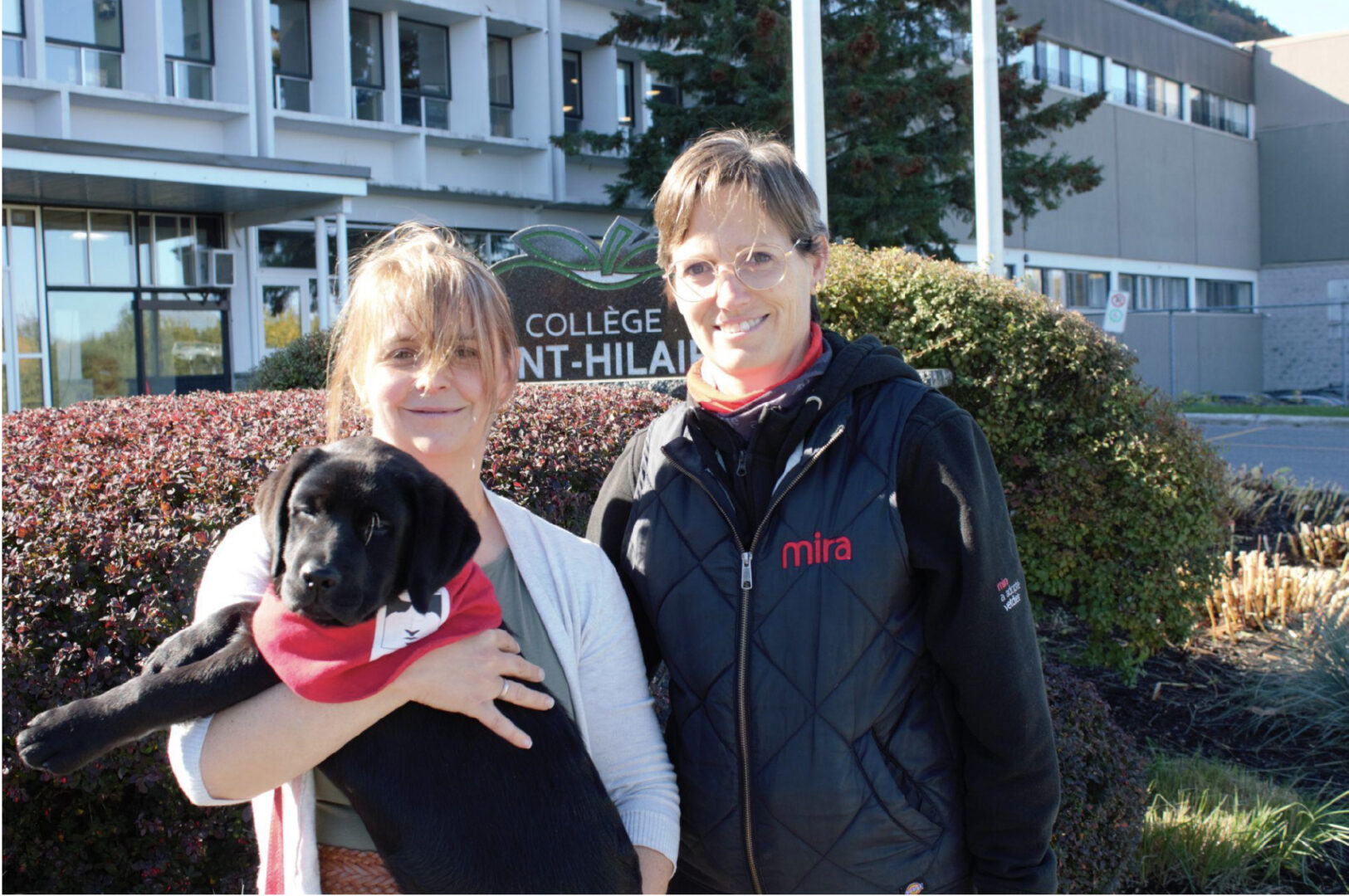 Jacynthe Pichette fait partie des 300 familles qui participent au programme d’accueil de la Fondation Mira, où Julie Parisien est instructrice. Photo Eloïc Potel